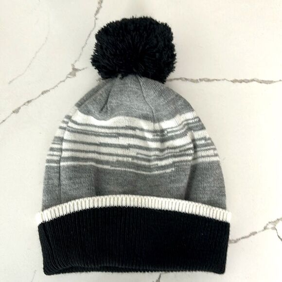 Women’s Grey Black White Striped Knit Winter Snow Hat with Pom Beanie - Picture 1 of 4